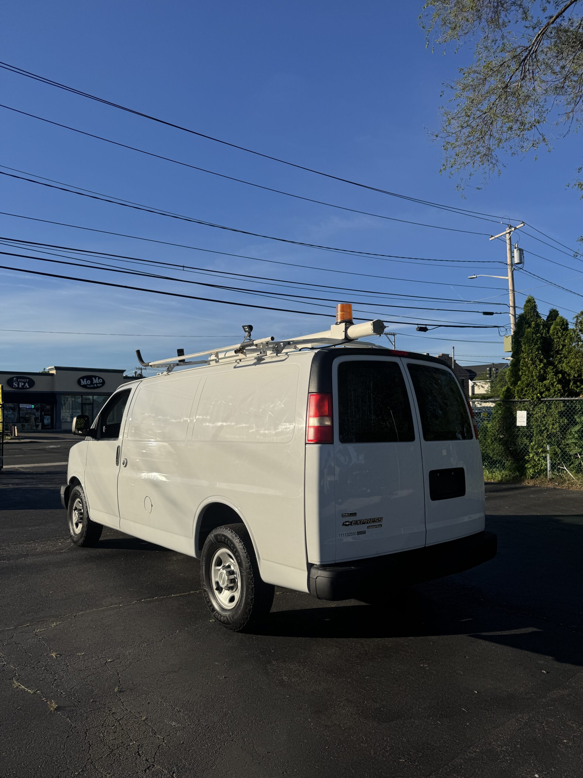 
								2011 Chevrolet Express 2500 full									