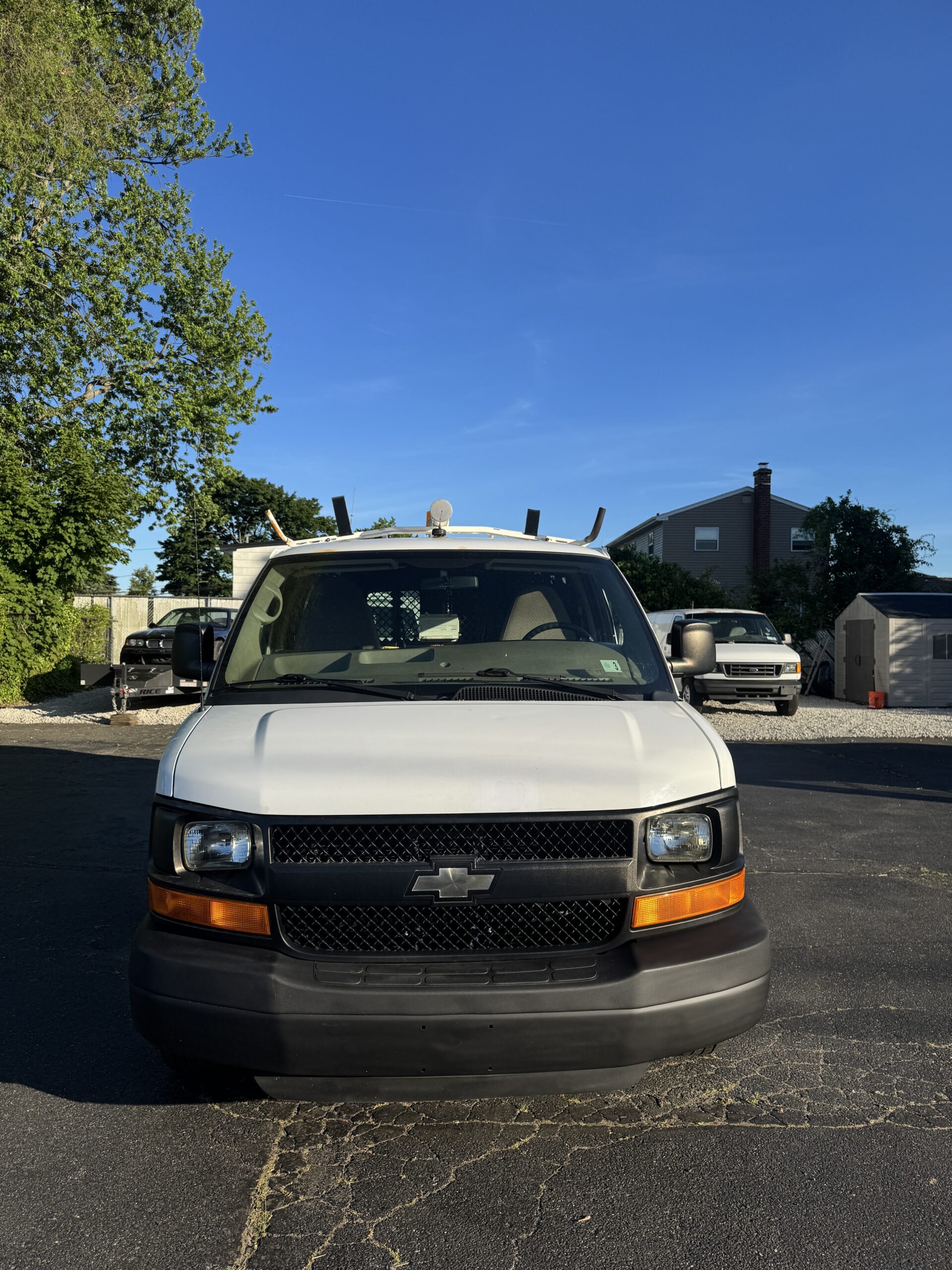 
								2011 Chevrolet Express 2500 full									