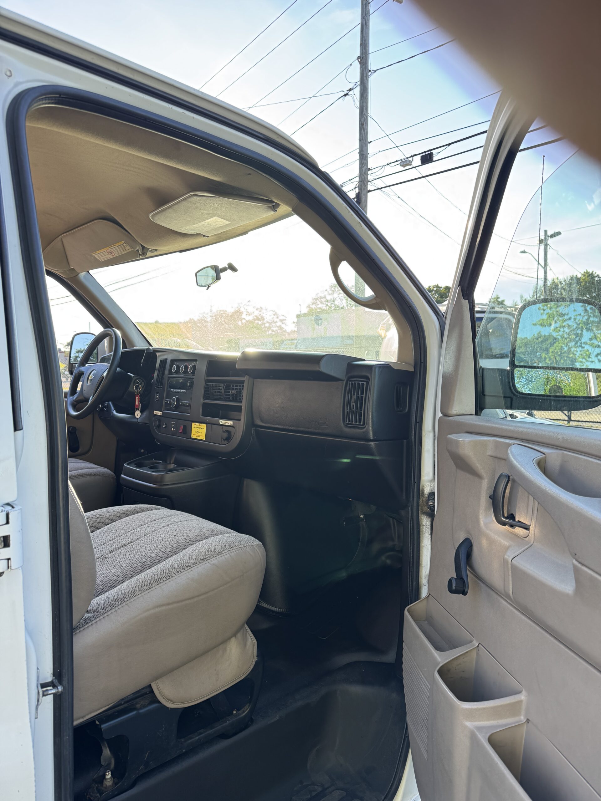 
								2011 Chevrolet Express 2500 full									
