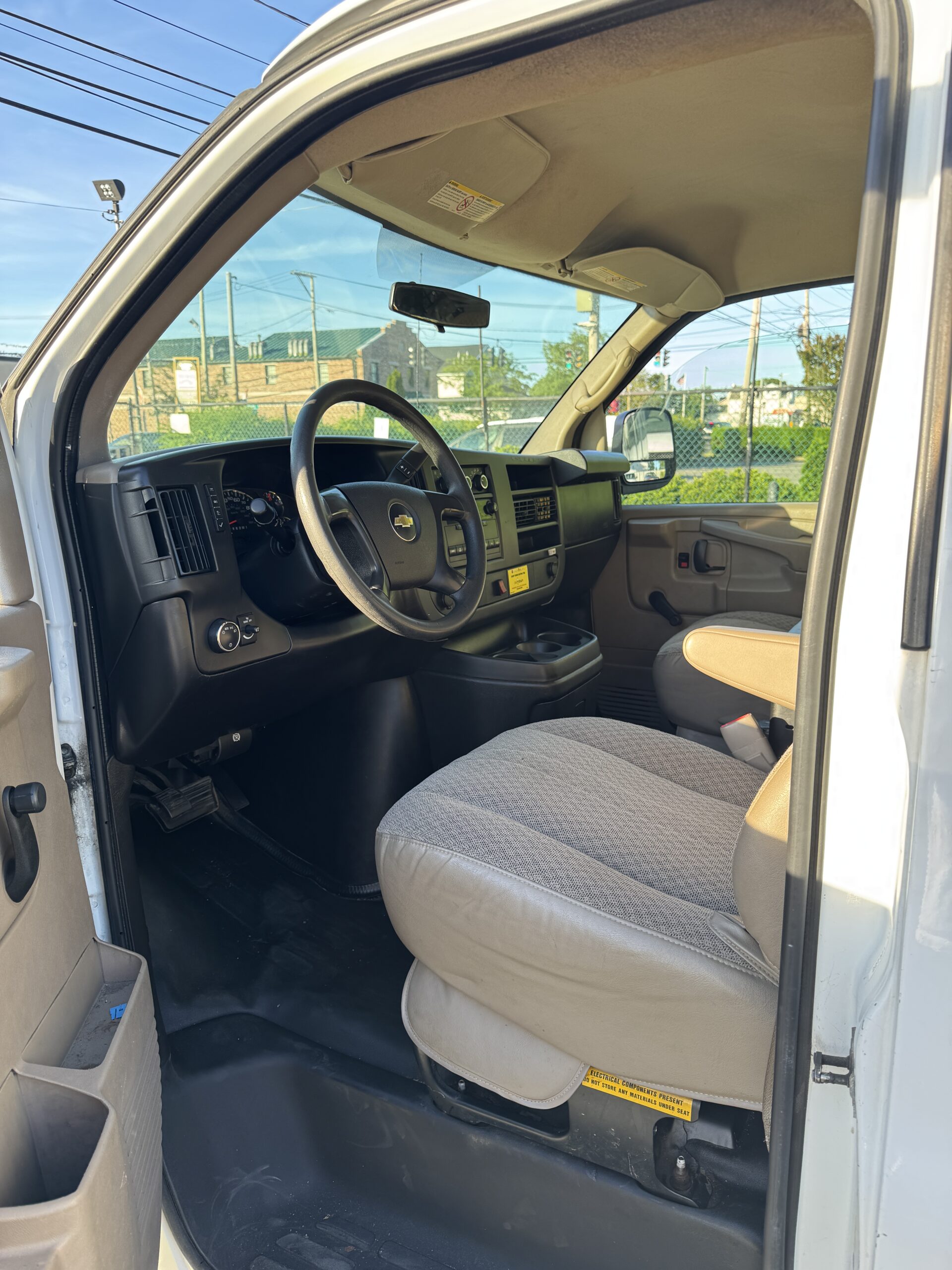 
								2011 Chevrolet Express 2500 full									