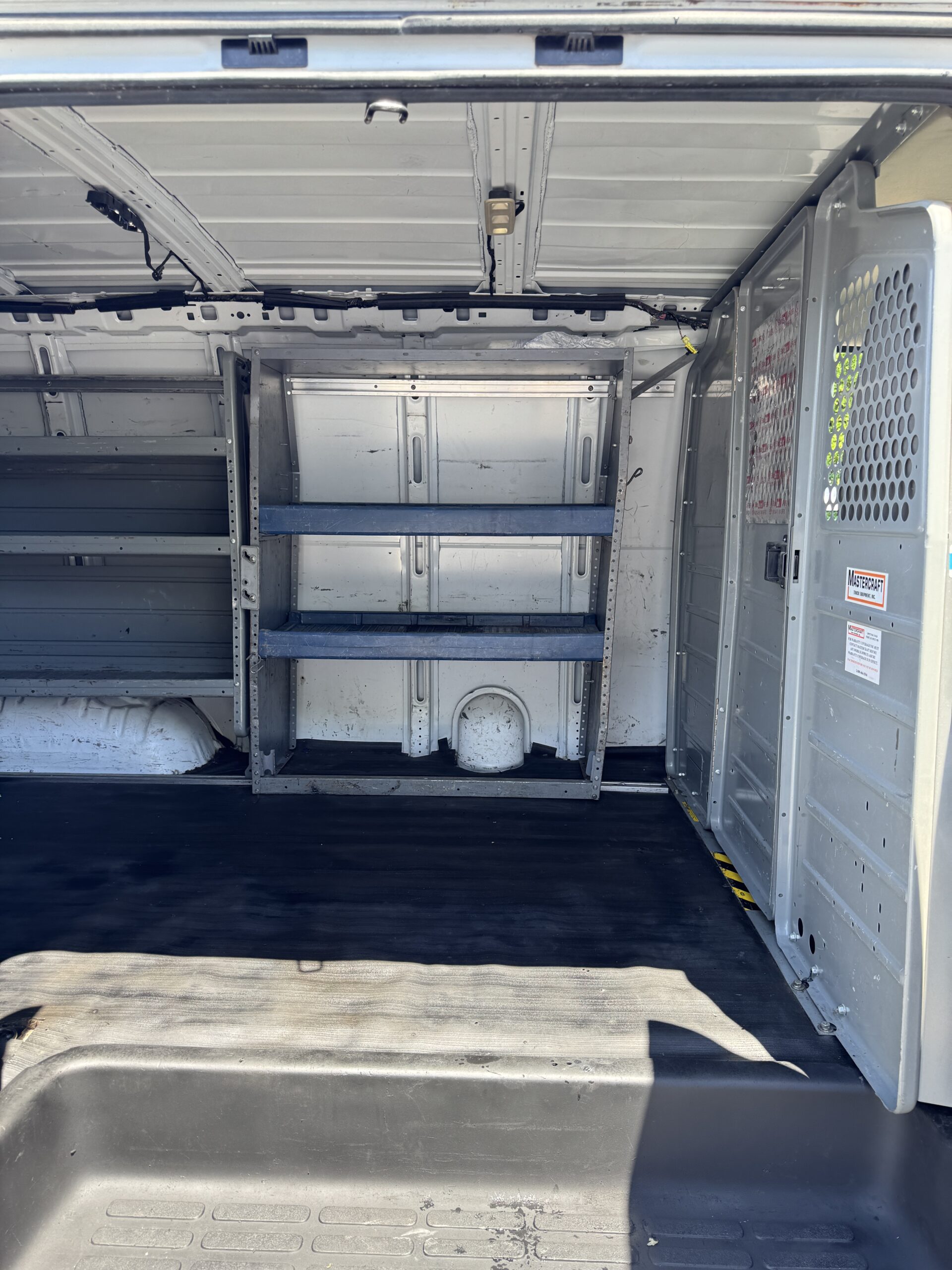 
								2020 Chevy Express 2500 full									