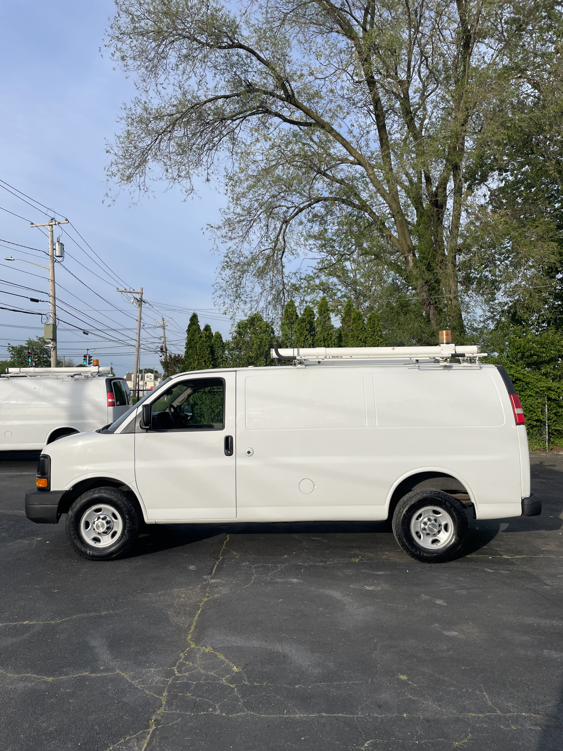 
								2012 Chevrolet Express 2500 full									