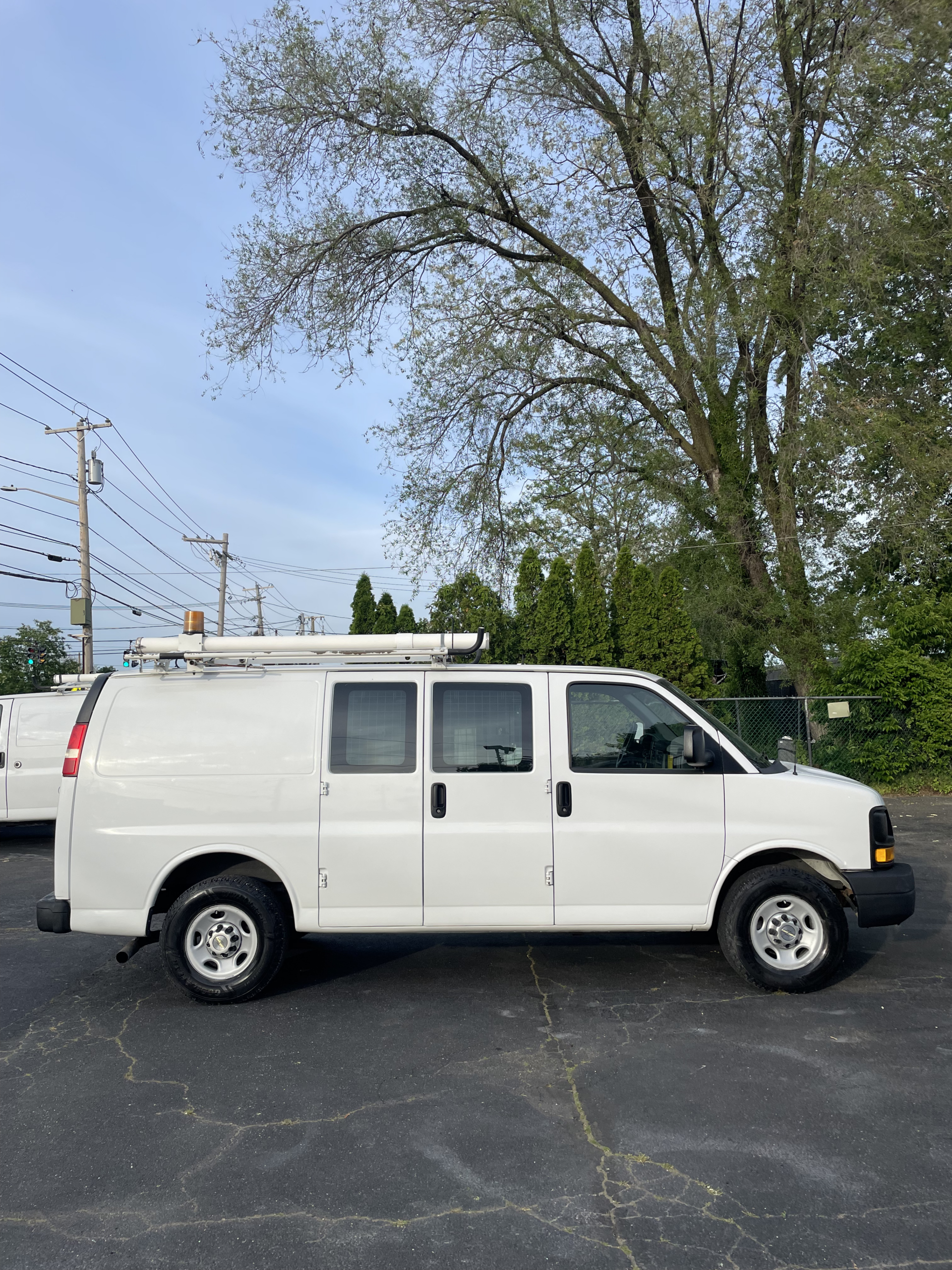 
								2012 Chevrolet Express 2500 full									