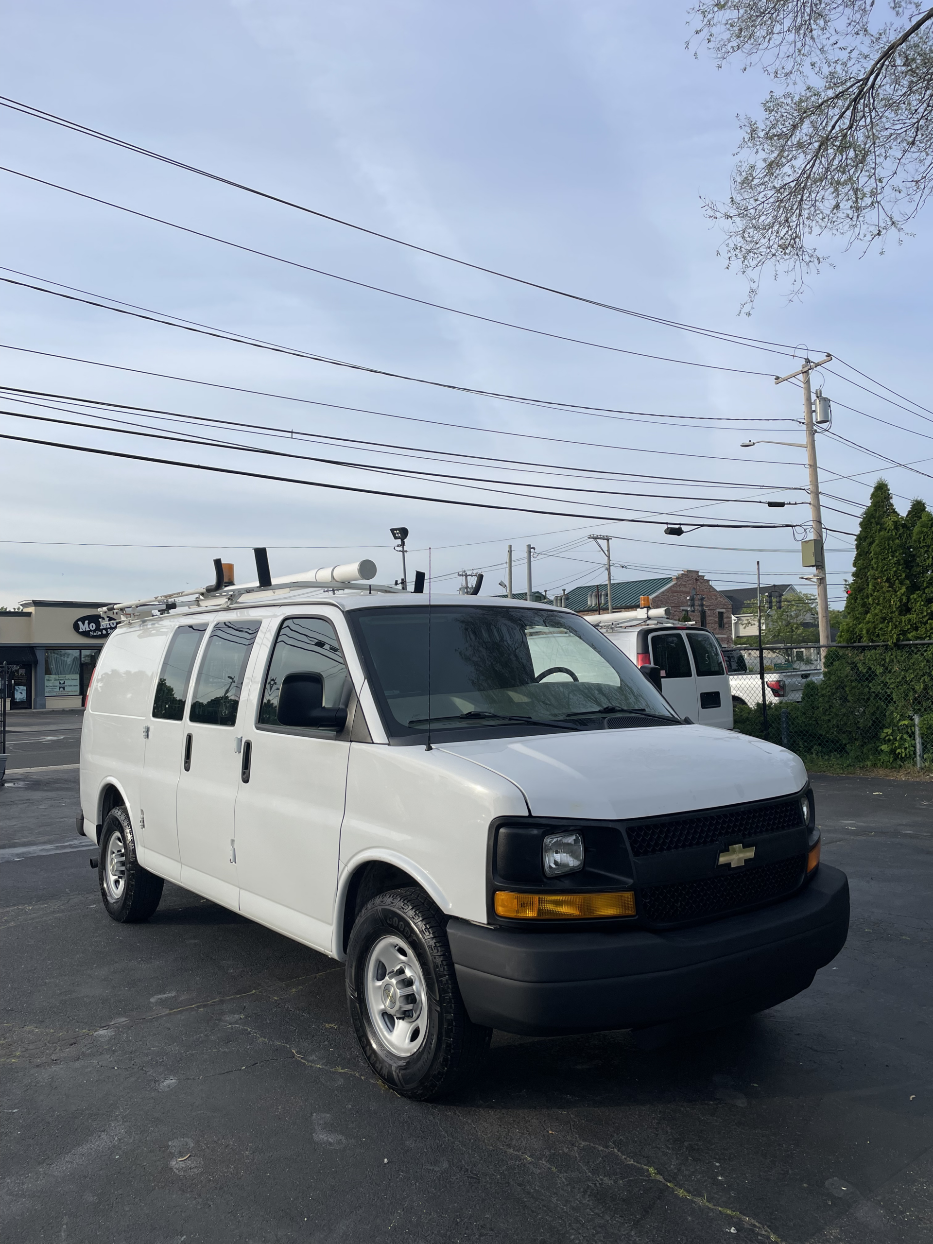 
								2012 Chevrolet Express 2500 full									