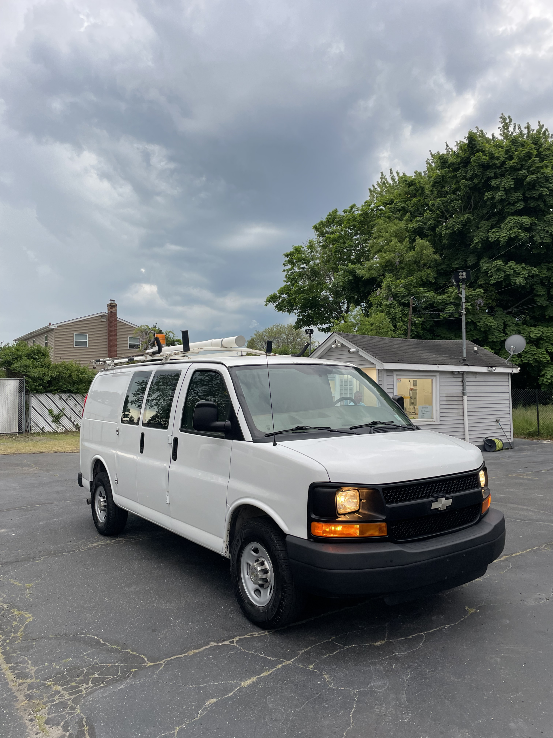 
								2012 Chevrolet Express 2500 full									