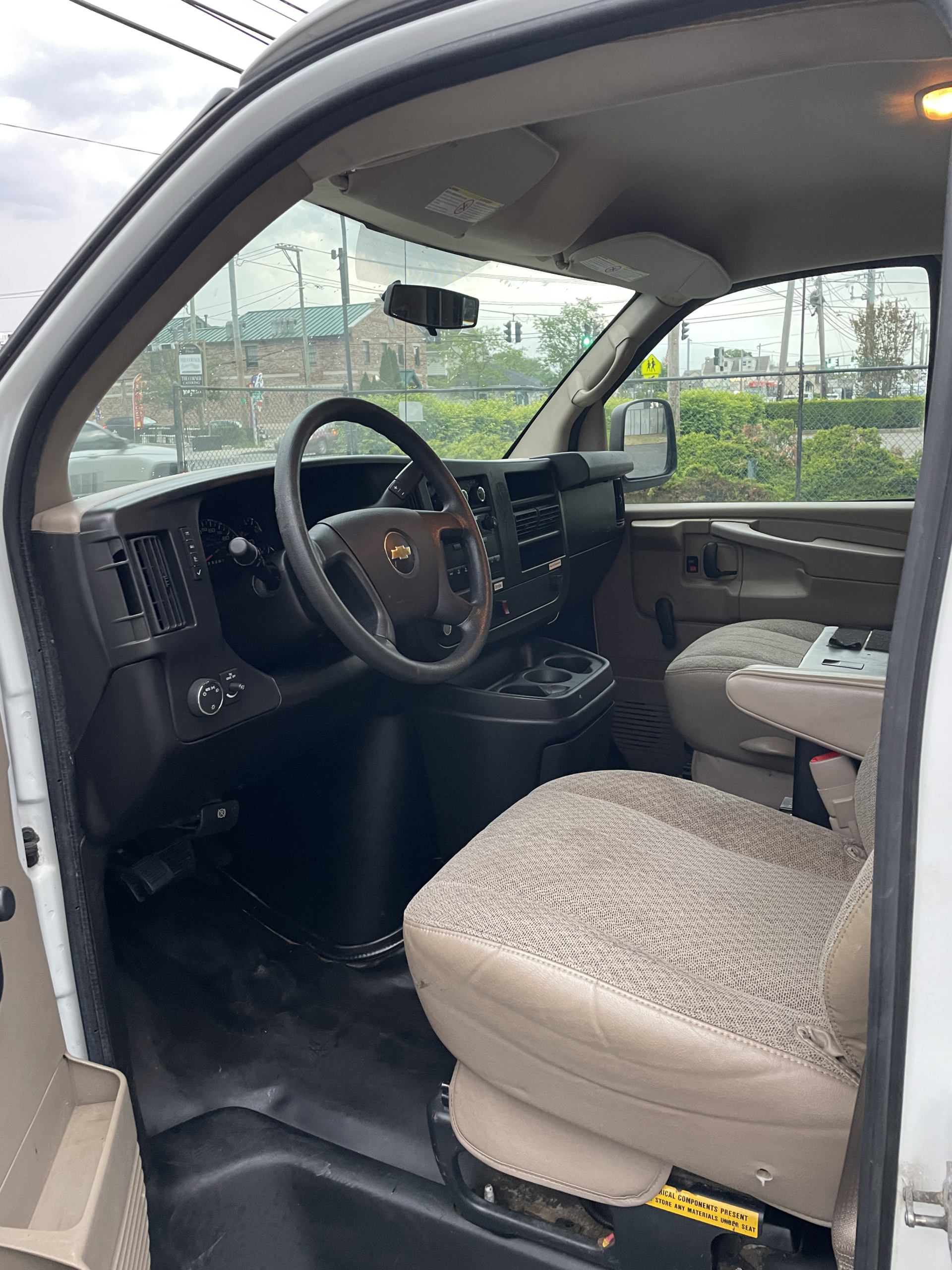 
								2012 Chevrolet Express 2500 full									