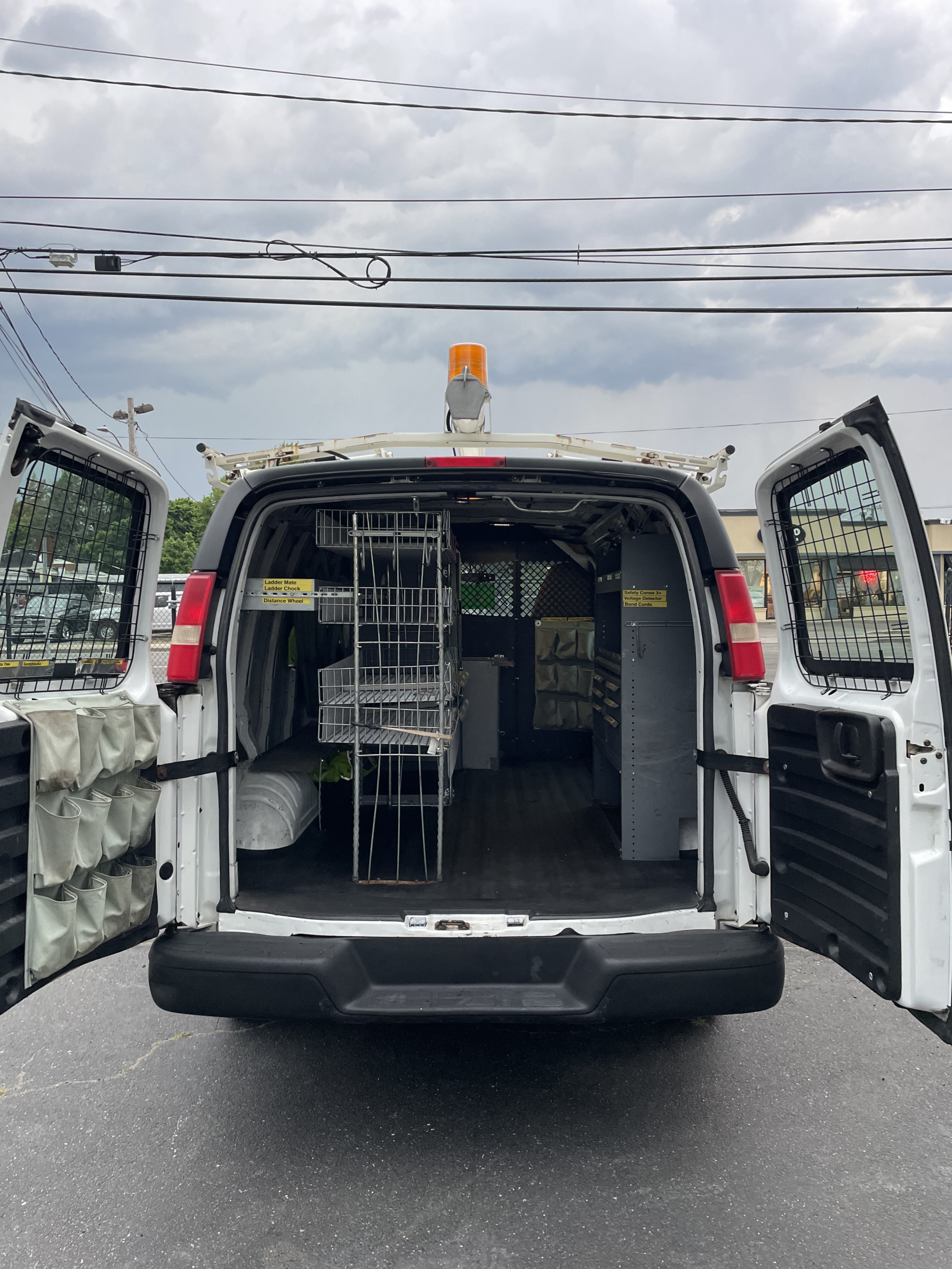 
								2012 Chevrolet Express 2500 full									