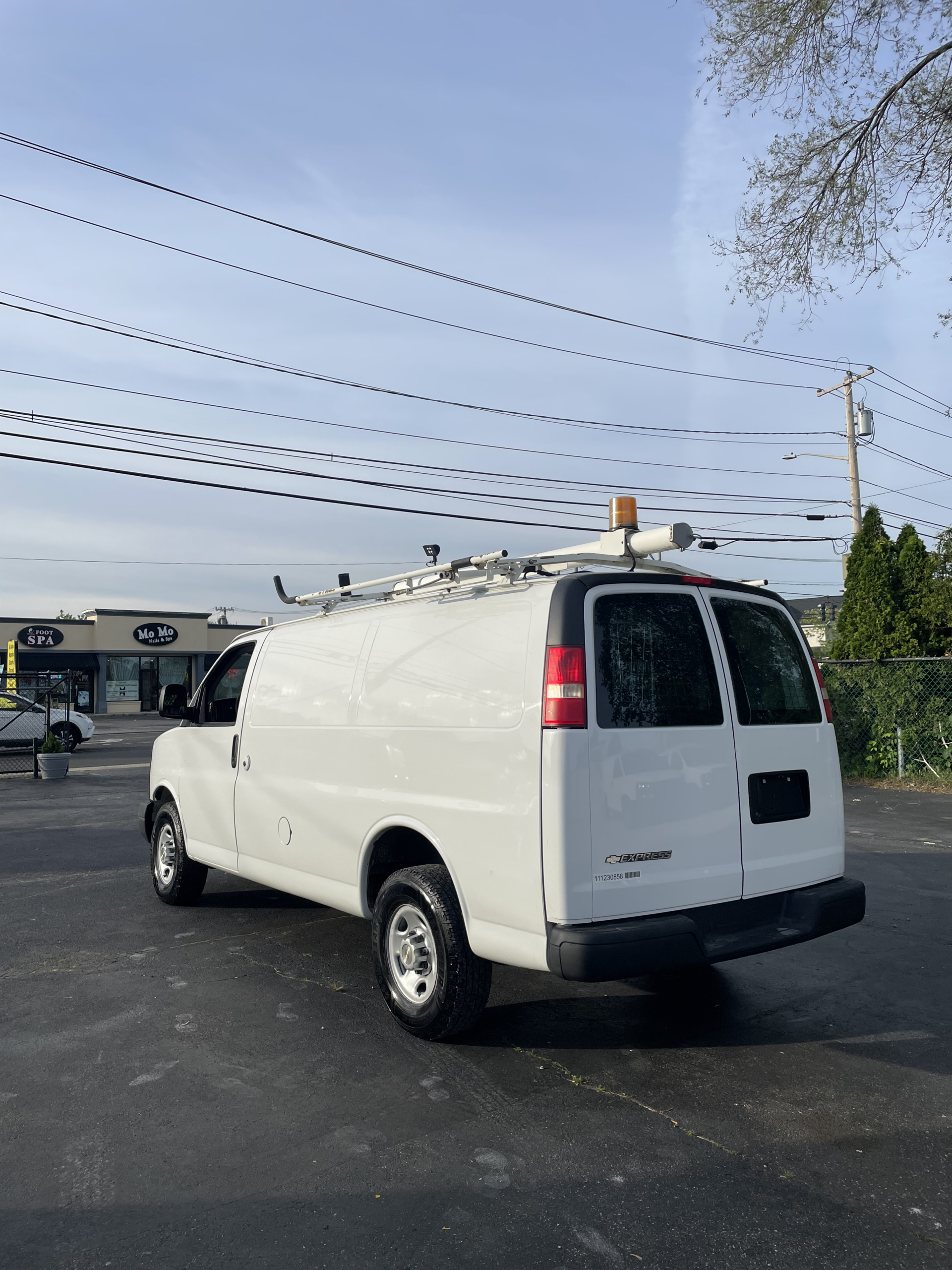 
								2012 Chevrolet Express 2500 full									