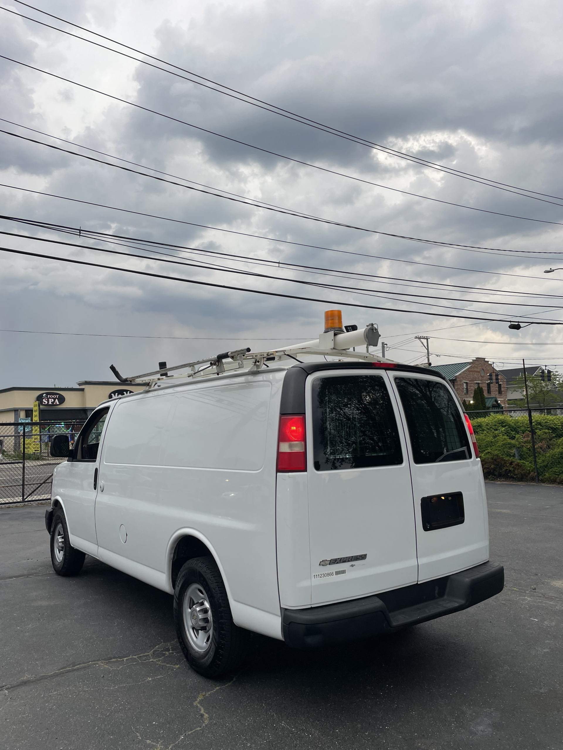 
								2012 Chevrolet Express 2500 full									