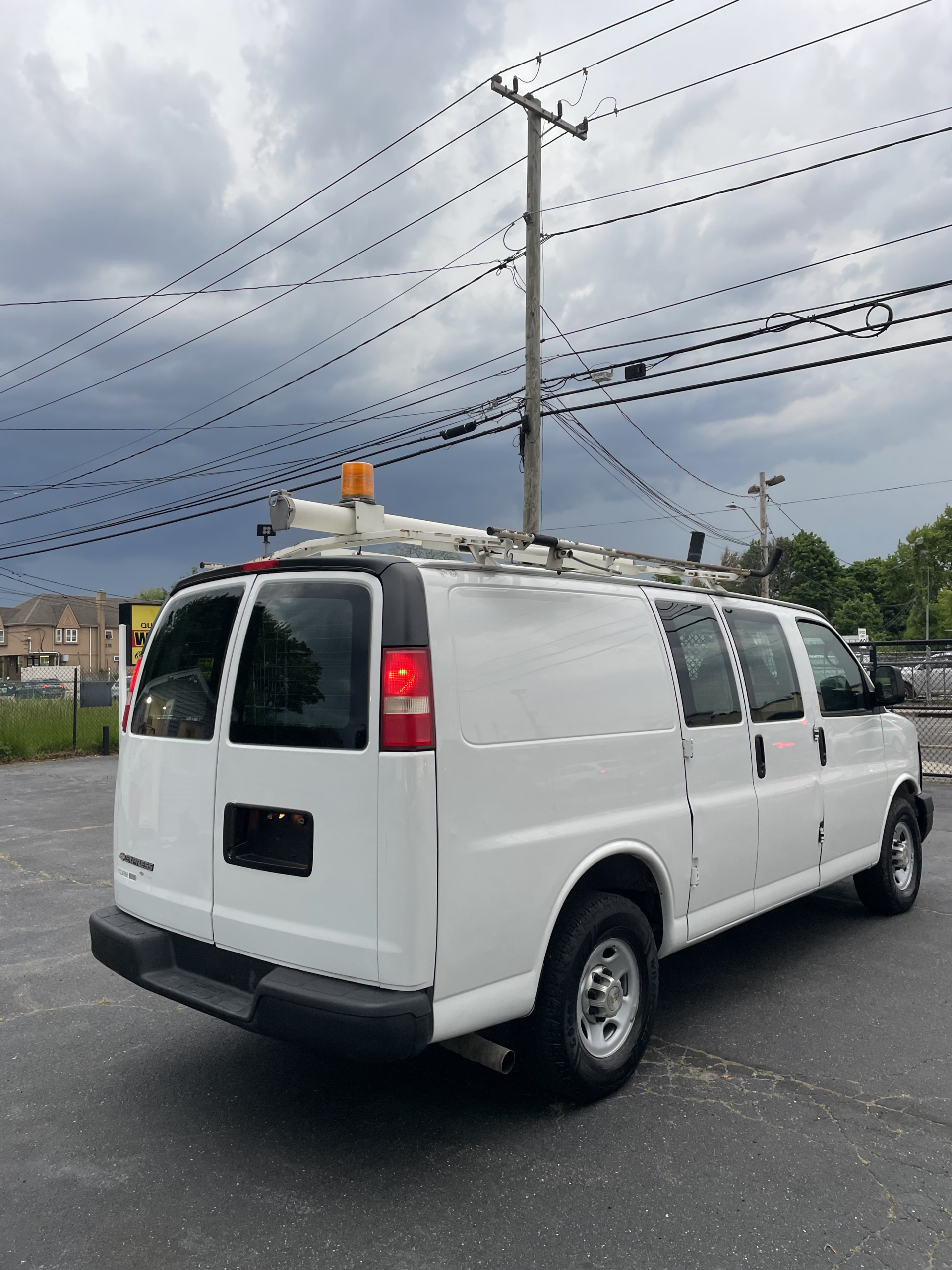 
								2012 Chevrolet Express 2500 full									