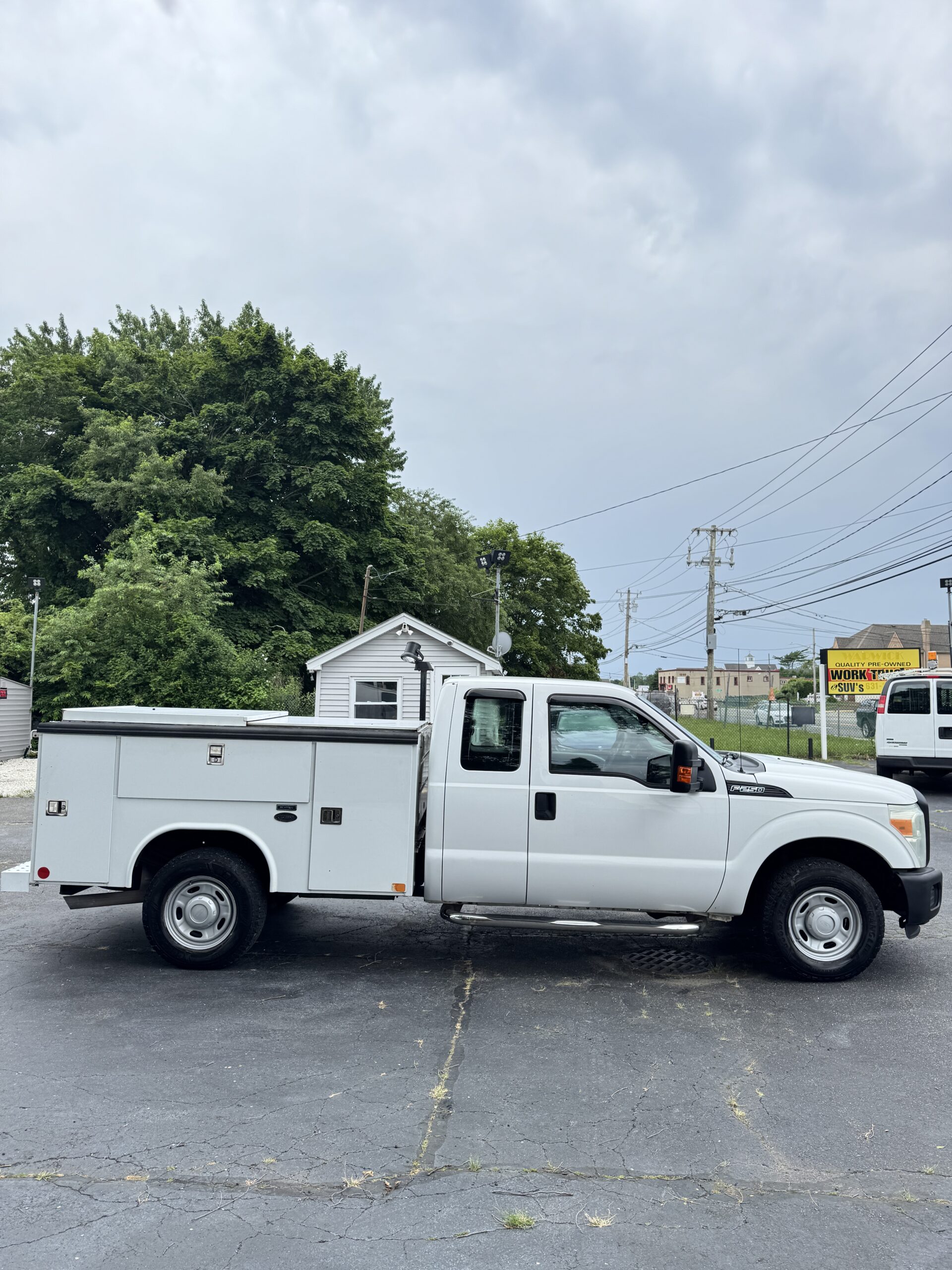 
								2016 Ford F-250 Utility Bed full									
