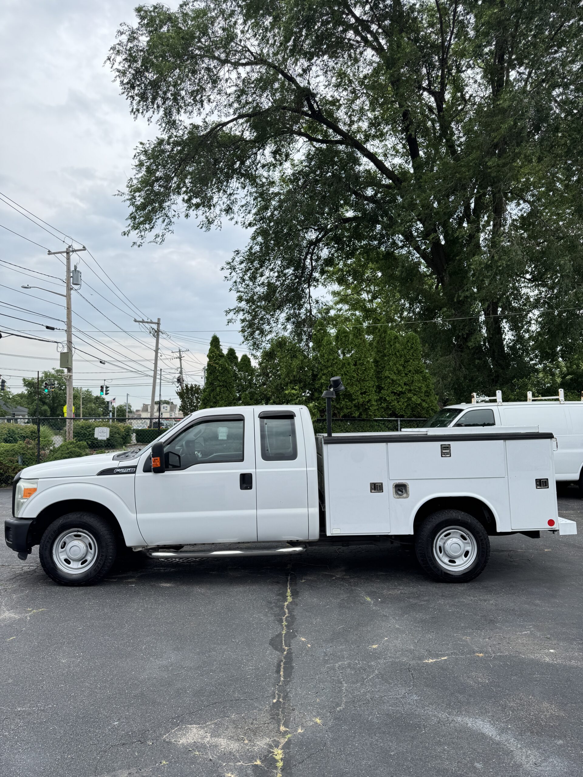 
								2016 Ford F-250 Utility Bed full									