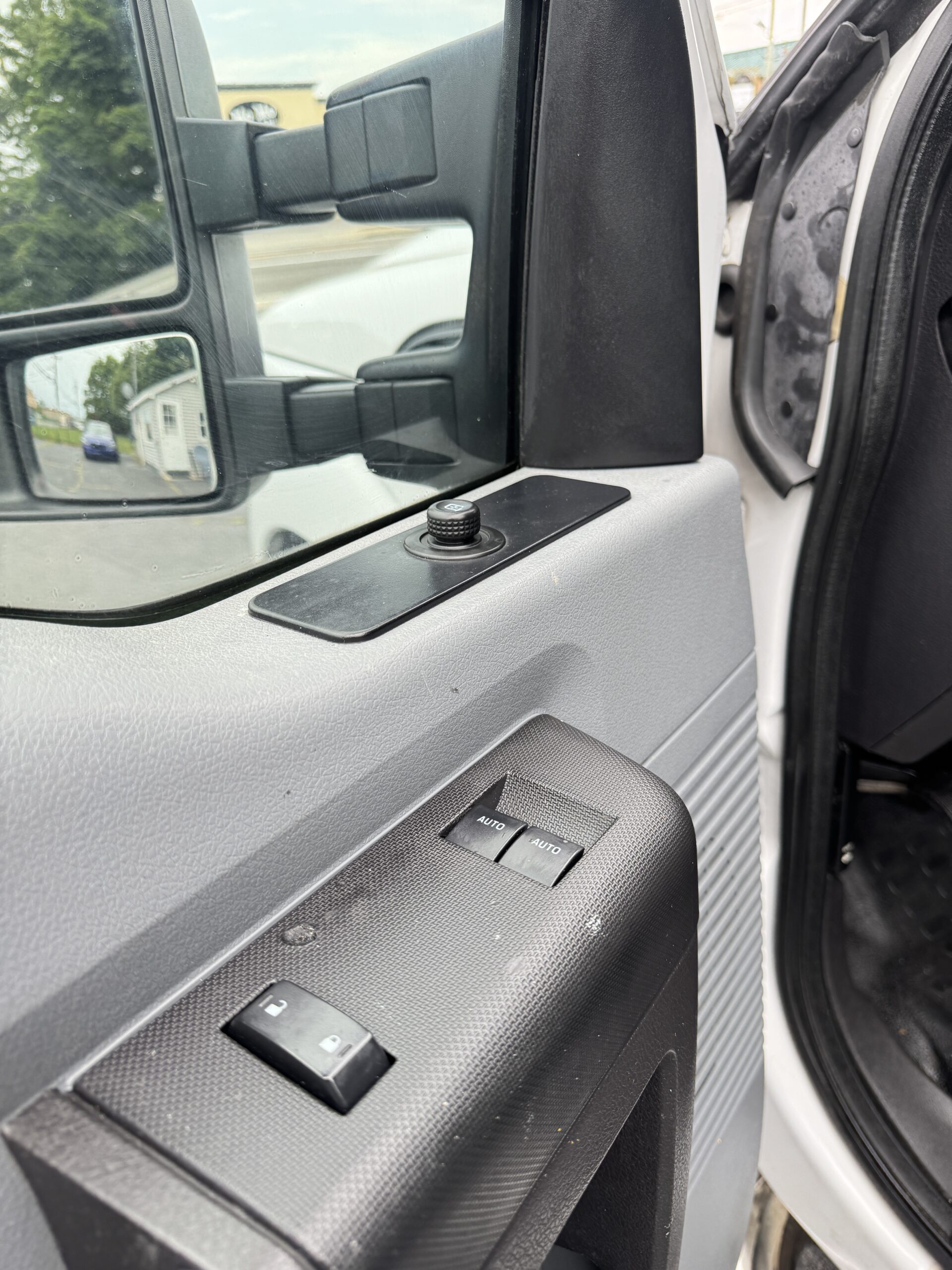 
								2016 Ford F-250 Utility Bed full									