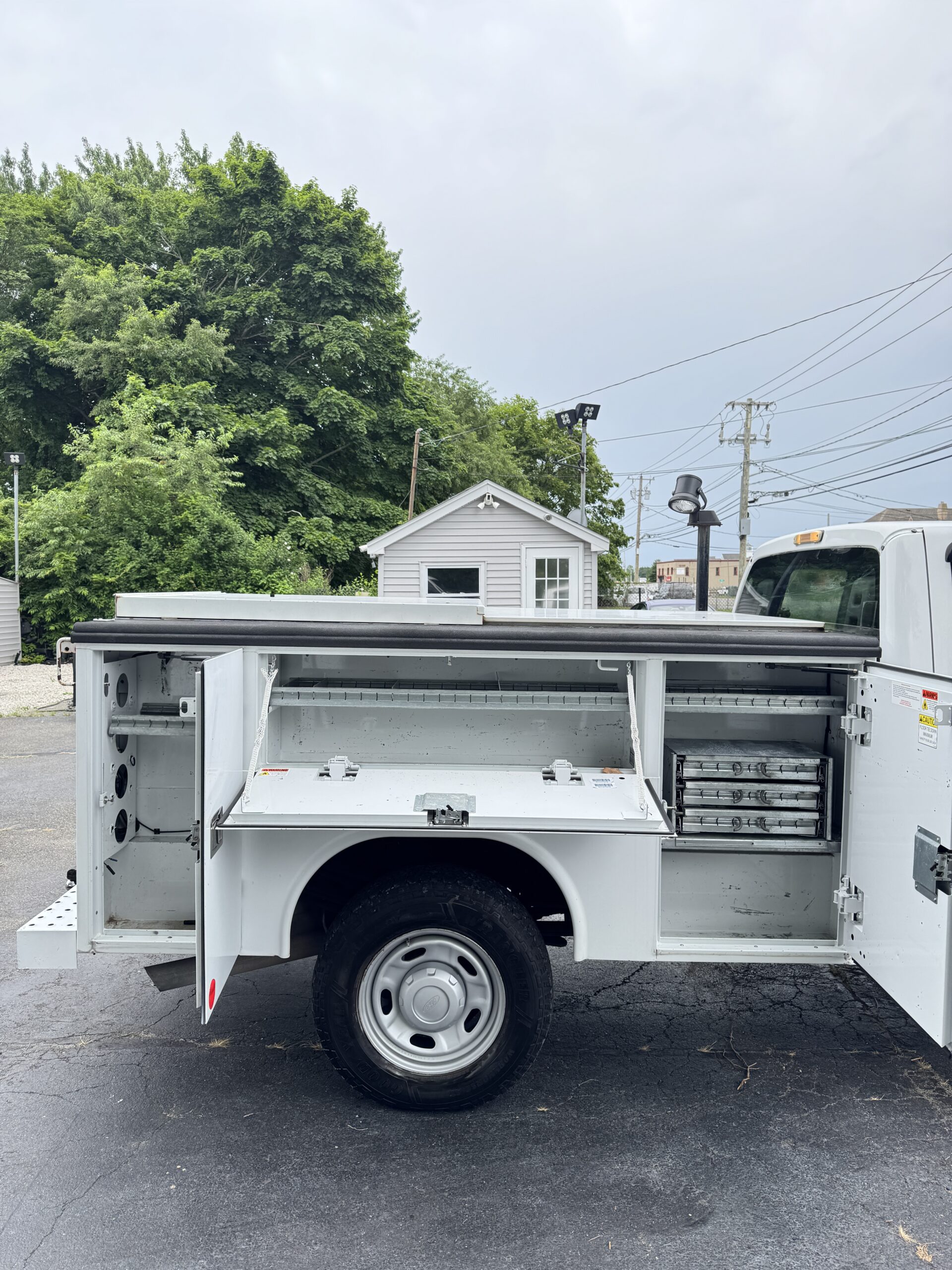 
								2016 Ford F-250 Utility Bed full									