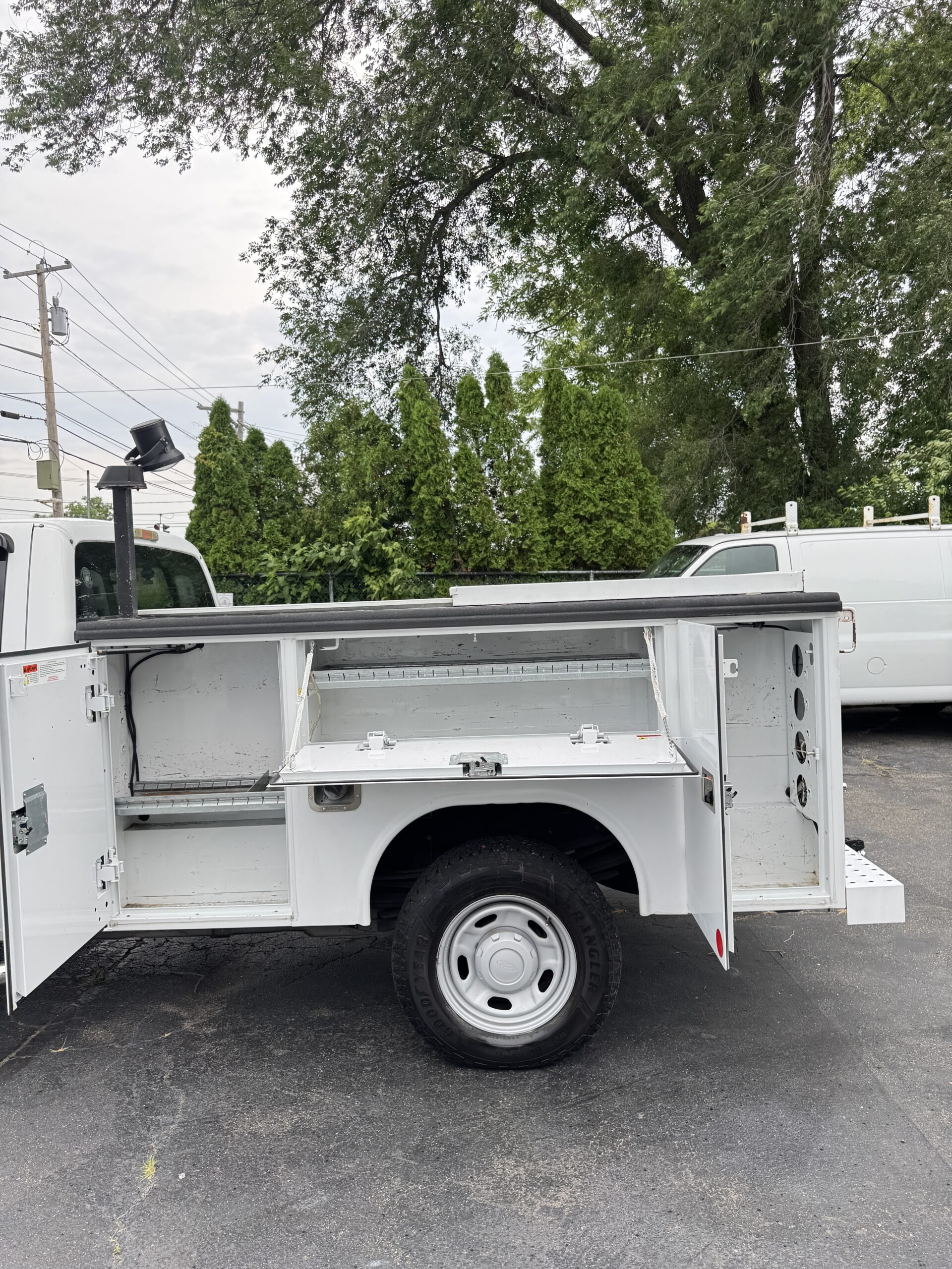 
								2016 Ford F-250 Utility Bed full									